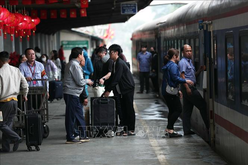 Ngành đường sắt: Hơn 1.800 chuyến tàu dịp Tết, ngăn chặn 'cò vé', hàng cấm