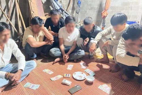 Sập sòng lúc khuya