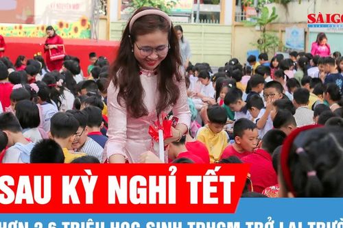 Hơn 2,6 triệu học sinh TPHCM náo nức ngày đầu trở lại lớp