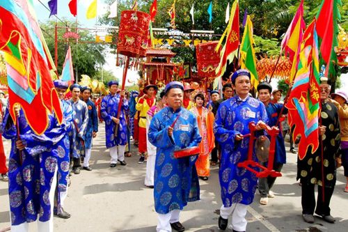 Mùa xuân về với hội làng