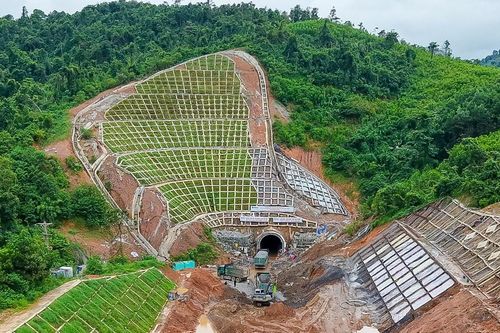 Tàu qua đèo Khe Nét trên tuyến đường sắt Bắc - Nam sẽ an toàn hơn