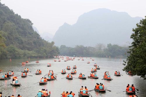 Ninh Bình đón hơn 2,3 triệu lượt khách, doanh thu đạt trên 2.450 tỷ đồng dịp Tết