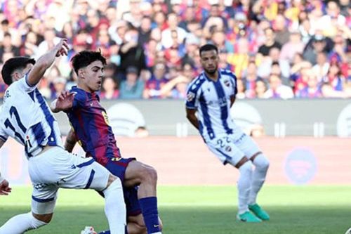 Barca thắng đậm Levante, chiếm ngôi đầu của Real Madrid