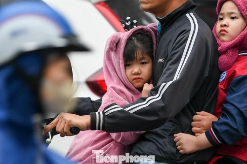 Nhịp điệu Hà Nội buổi sáng đầu tiên sau kỳ nghỉ Tết Nguyên đán