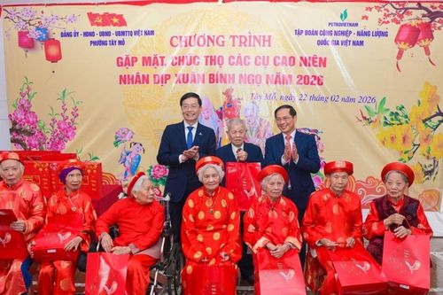 Phó Thủ tướng Bùi Thanh Sơn chúc Tết các cụ cao niên phường Tây Mỗ (Hà Nội)