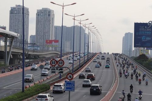 Hình ảnh bất ngờ đầu năm ở cửa ngõ TPHCM