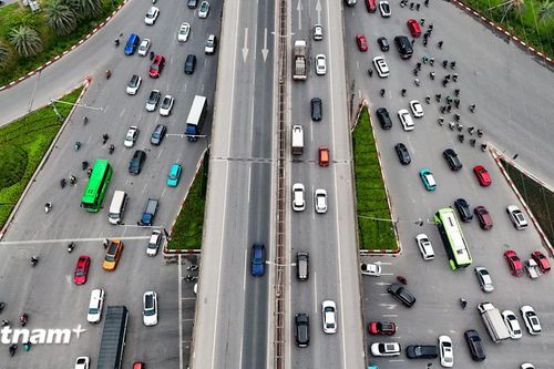 Giao thông Hà Nội thông thoáng bất ngờ trong ngày làm việc đầu tiên sau kỳ nghỉ Tết