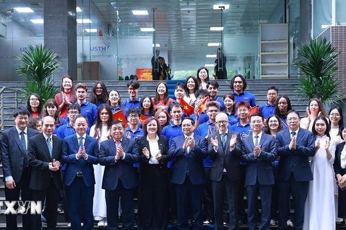 Thủ tướng thăm Viện Hàn lâm Khoa học và Công nghệ Việt Nam