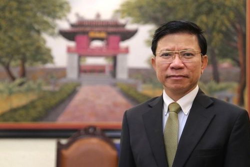 Hiệu trưởng Đại học Khoa học Xã hội và Nhân văn nhận Huân chương Cành cọ Hàn lâm