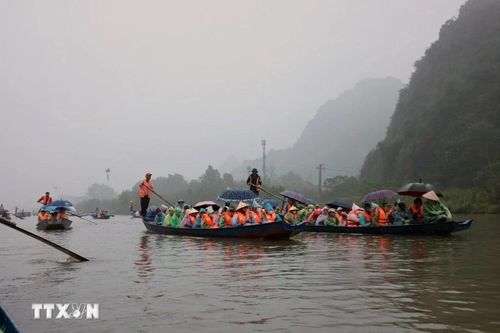 Xử lý 2 lái đò bị tố 'chặt chém' du khách dự Lễ hội Du lịch Chùa Hương 2026