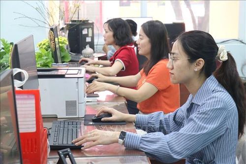 TP Hồ Chí Minh rộn ràng khí thế ngày làm việc đầu năm mới