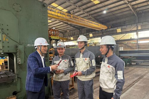 Gần 96% công nhân khu công nghiệp Hà Nội trở lại làm việc sau Tết Bính Ngọ