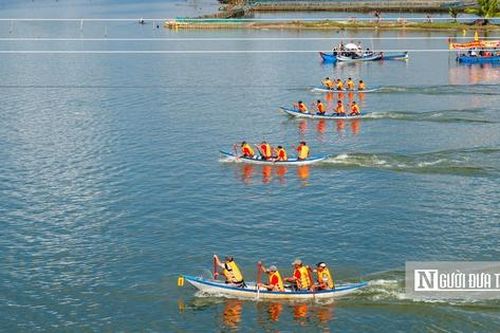 Ngư dân miền biển Đắk Lắk tưng bừng tham gia hội đua thuyền đầu năm
