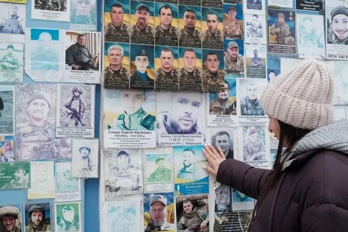 Chiến tranh tàn phá nhân khẩu học Ukraine: Tỷ lệ sinh sụp đổ, đất nước đầy góa phụ và trẻ mồ côi