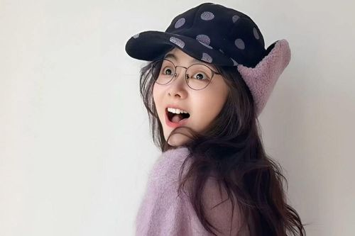 Khó tin trước nhan sắc của Đàm Tùng Vận ở tuổi U40