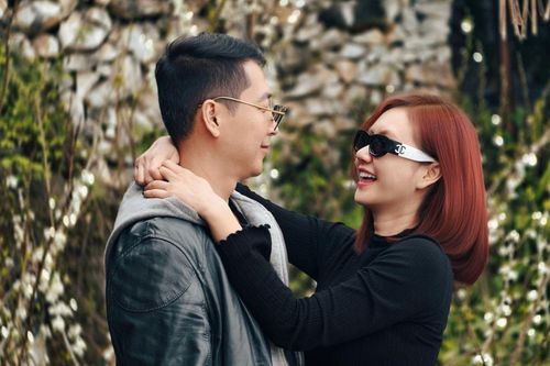 Hương Giang ngọt ngào với chồng hơn 11 tuổi trong ngày Tết