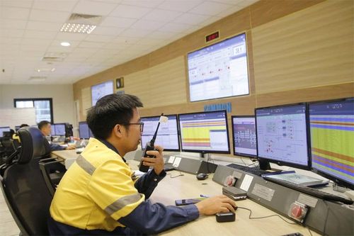 Những nhà máy 'đỏ lửa' xuyên tết