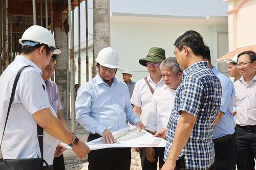 Chủ tịch UBND tỉnh An Giang Hồ Văn Mừng thăm các công trình trọng điểm