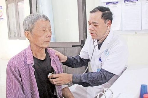 Bác sĩ Lăng Văn Ái: Hết lòng vì sức khỏe người dân vùng cao