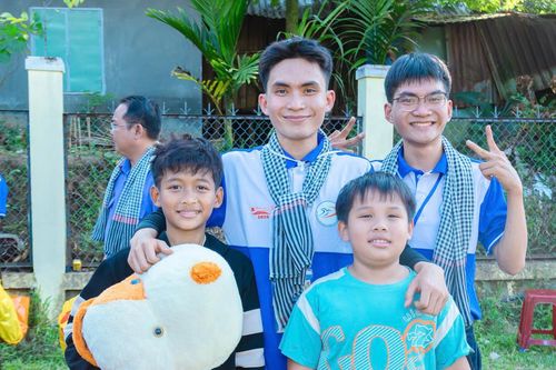 Sinh viên đồng hương Đà Nẵng mang xuân về vùng cao