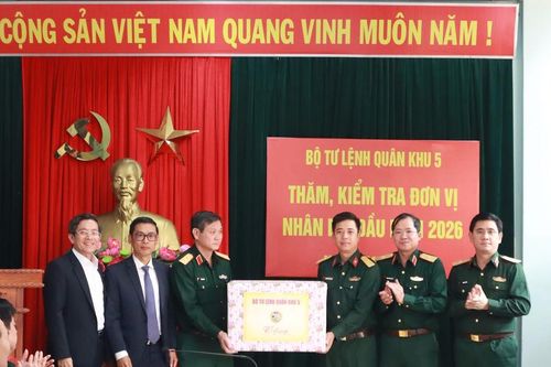 Tư lệnh Quân khu 5 thăm, động viên các đơn vị thuộc Bộ Chỉ huy Quân sự thành phố Đà Nẵng đầu năm mới