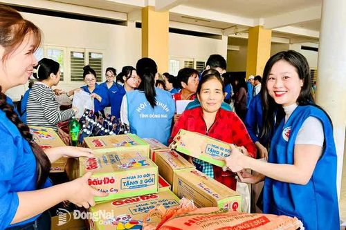 Hội Từ thiện tỉnh trao tặng gần 1,1 ngàn phần quà Tết