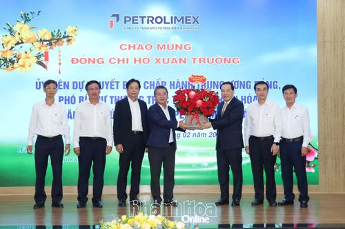 Phó Bí thư Thường trực Tỉnh ủy Hồ Xuân Trường thăm, động viên doanh nghiệp nhân dịp đầu năm mới