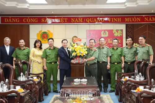 Phó Bí thư Thường trực Tỉnh ủy Hồ Xuân Trường thăm Công an tỉnh nhân dịp đầu xuân