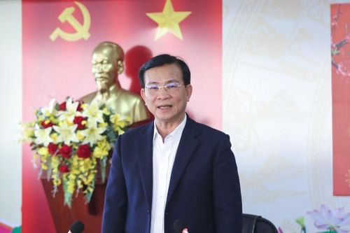 Chủ tịch UBND tỉnh Lâm Đồng Hồ Văn Mười động viên, giao nhiệm vụ cho các đơn vị đầu Xuân Bính Ngọ 2026