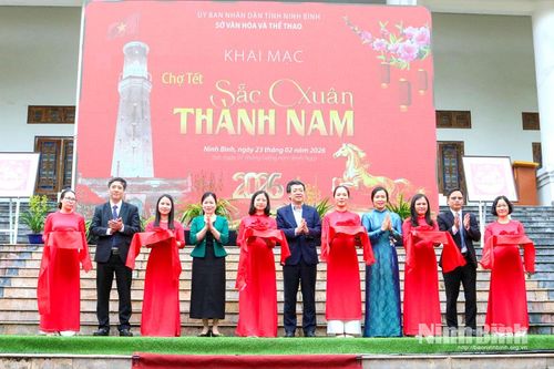 Khai mạc Chợ Tết 'Sắc xuân Thành Nam'