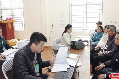 Huy động tiền gửi tiết kiệm, thêm vốn cho hộ nghèo