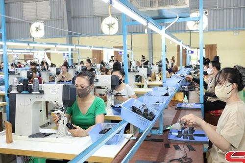 Sôi nổi khí thế làm việc ngày đầu năm mới