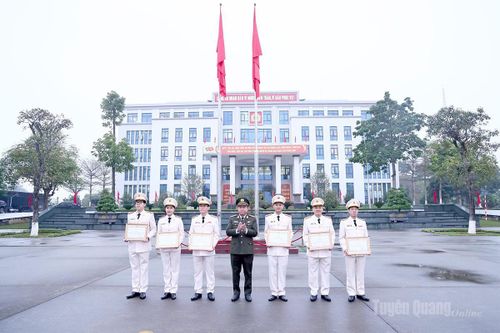 Công an tỉnh khen thưởng các tập thể, cá nhân có thành tích xuất sắc