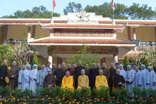 Xông đất Học viện Phật giáo VN tại Huế đầu năm Bính Ngọ