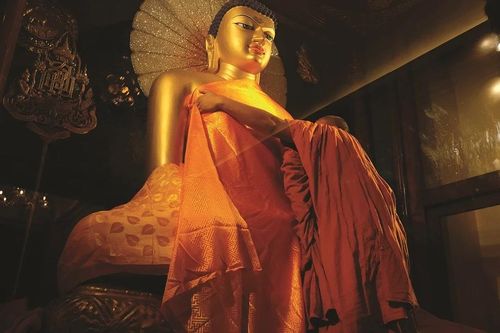 Trầm nhũ chiên đàn