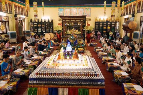 Phật tử về tu viện Như Giác tham dự khóa lễ Dược Sư đầu Xuân Bính Ngọ