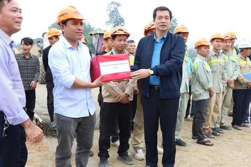 Tiếp lửa công trường cao tốc Tuyên Quang - Hà Giang ngày đầu năm mới