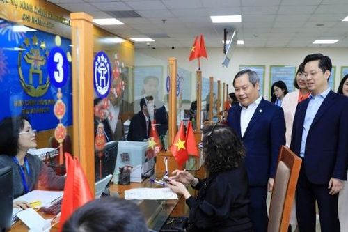 Giải quyết thủ tục hành chính kịp thời, tận tâm phục vụ nhân dân ngay từ những ngày đầu xuân