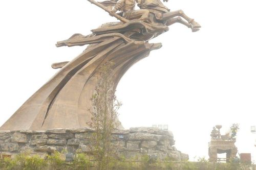 Năm Ngọ theo vó ngựa dọc dặm dài sử Việt