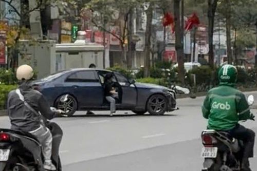 Hà Nội: Truy tìm ô tô Mercedes gây tai nạn liên hoàn trên phố Xã Đàn