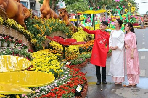 Du lịch cả nước sôi động kỳ nghỉ lễ Tết Nguyên đán