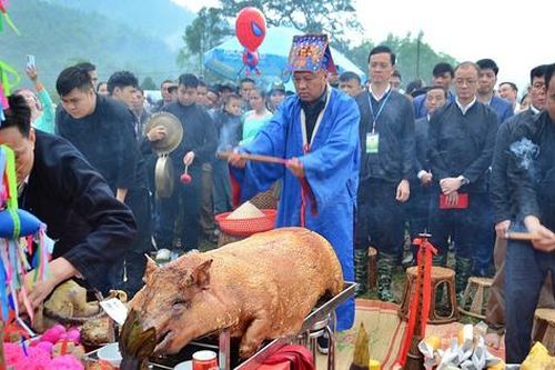 Đồng bào Giáy ở Cốc San tưng bừng mở Hội Xuống đồng đầu năm mới