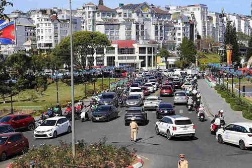 Lâm Đồng đón gần 1 triệu lượt khách dịp Tết Nguyên đán Bính Ngọ 2026