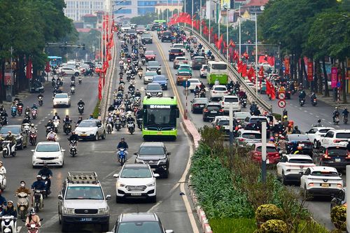 Giao thông Hà Nội ngày đầu đi làm sau Tết: Nơi thông thoáng, chỗ ùn tắc