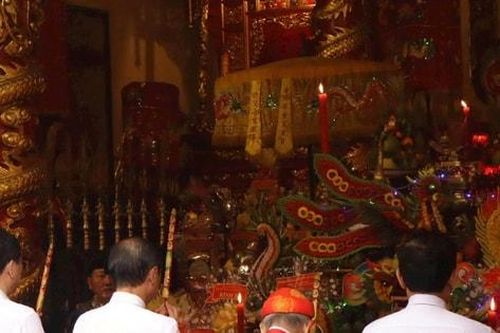 Người dân TP Hồ Chí Minh tham gia lễ Khai hạ - Cầu an đầu năm
