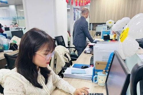 Người trẻ trở lại guồng quay công việc sau Tết