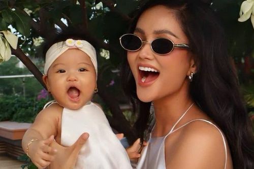 Con gái H'Hen Niê khiến Á hậu Thủy Tiên 'tan chảy'