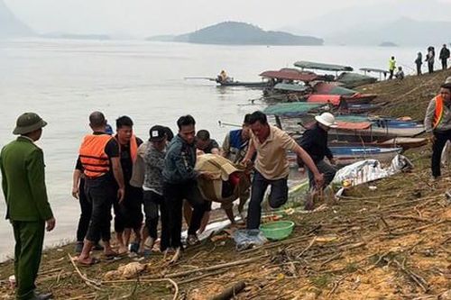 Thủ tướng chỉ đạo nóng việc khắc phục hậu quả vụ lật thuyền trên hồ Thác Bà