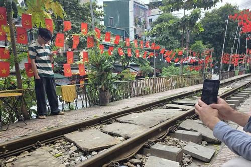 Thống nhất giảm tần suất tàu khách, dừng chạy tàu hàng đoạn ga Hà Nội- Gia Lâm