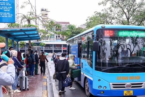 Hơn 5,6 triệu lượt khách đi xe buýt miễn phí trong dịp Tết Nguyên đán